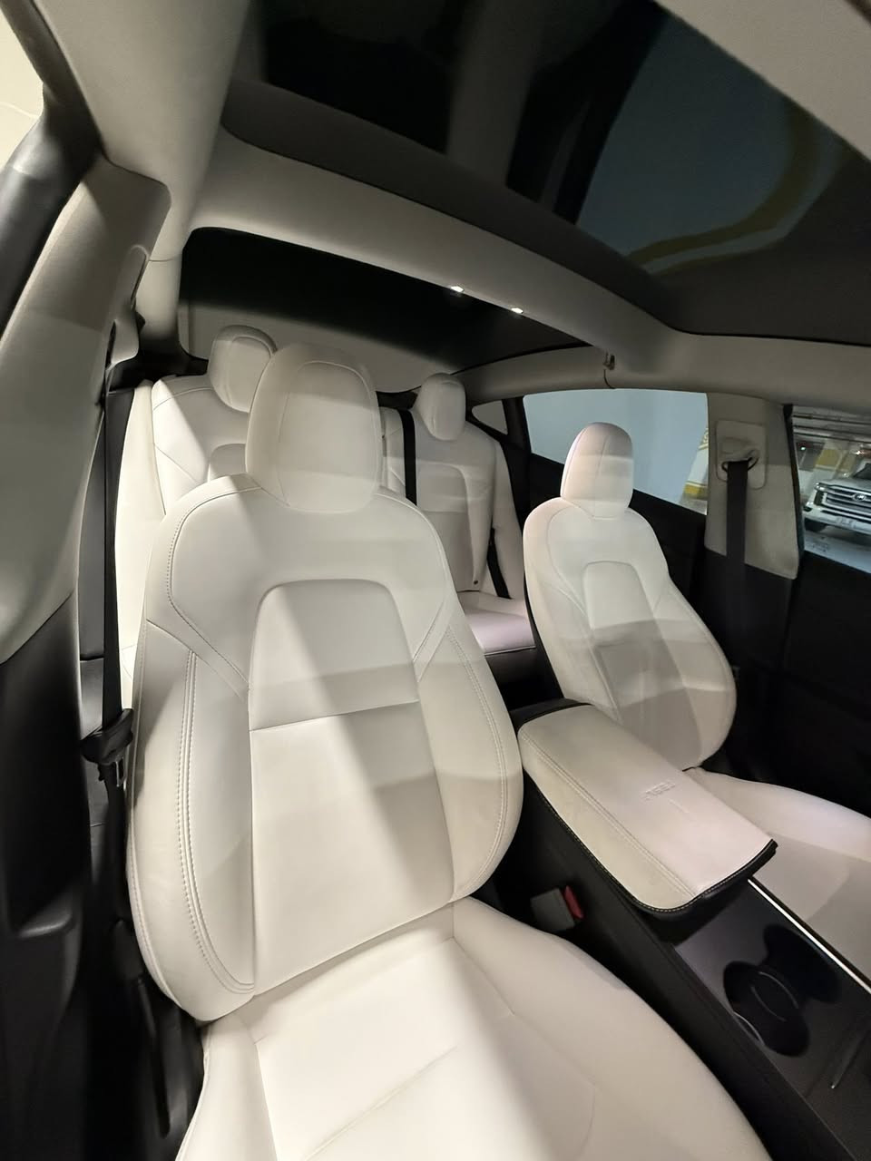 تيسلا موديل ٣ ٢٠٢٣ ابيض بدون صبغ  ***********
