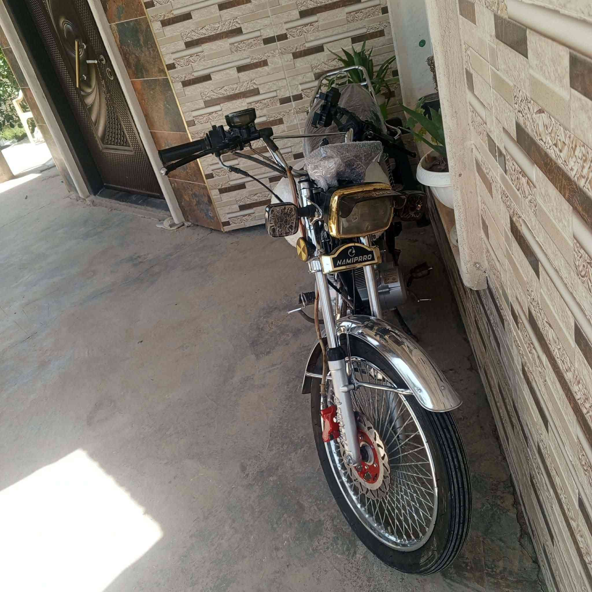 سلام عليكم شباب دراجه البيع موديل 24 محرك مفتوح مبدل ولفات فقط السعر 525 وبيها مجال الشراي لاتصال عل رقم فقط وتساب ***********
