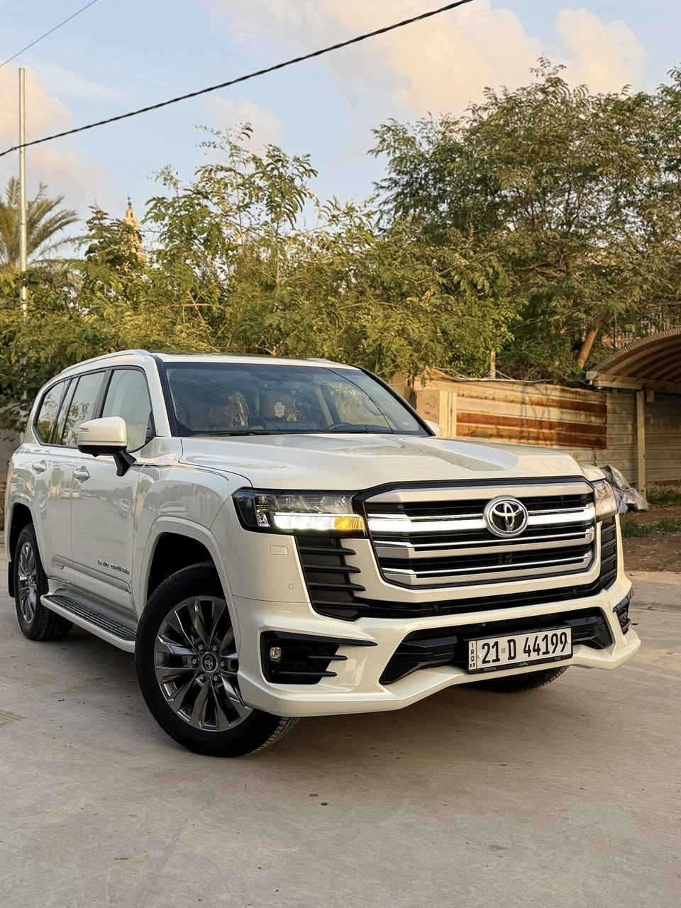 🚙🔥 تويوتا لاندكروزر 2024 GXR 🔥🚙
ألقوة والاعتمادية
للبيع بسعر منُاسب شركة SAS 
ألرقم : سليمانية 
الممشى : 8,6 km السيارة بعدها بحالة الوكُالة جديدة .
مكان السياره : ديالى بعقوبه 
🔧 المحرك:
• V6 سعة 4000 سي سي
• اعتمادية عالية
• عزم قوي للطرق الوعرة والرحلات

⚙️ الأداء والدفع:
• ناقل حركة أوتوماتيك
• دفع رباعي 4×4
• مناسب للبر، السفر، والاستخدام اليومي

🛋️ الداخلية:
• 7 ركاب – 3 صفوف مقاعد
• شاشة وسطية
• تكييف متعدد المناطق
• مقاعد مريحة ومساحات واسعة

💡 الخارجية:
• تصميم قوي وهيبة معروفة
• مصابيح LED أمامية وخلفية
• جنوط سبور
• ارتفاع ممتاز عن الأرض

🛡️ الأمان:
• أنظمة ثبات وتحكم
• أكياس هوائية
• أنظمة مساعدة للطرق الوعرة
للتواصل إتصال او واتس آب 
***********
