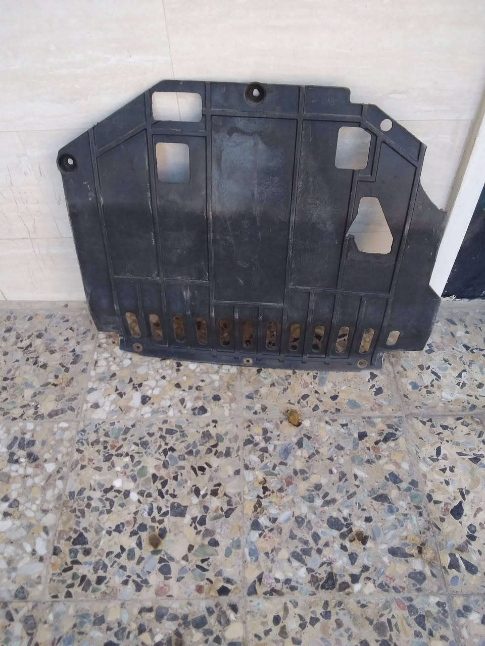 السلام عليكم شباب  عندي  غراض البيع لايتات بيجو بارص نضيفات درايم شفت درع زنون قمجي كلنهن نضيفات ***********
