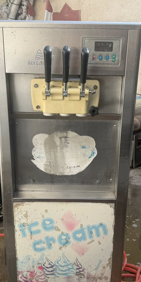 السلام عليكم مكينة سوفت صيني تجميد خير من الله ودي اس ٥ كيلو تشتغل ابلانكه كامله  للبيع ما متواجد عل فيس خابر او اتصل واتساب وبيك خير وتدلل 
*********** 
***********
