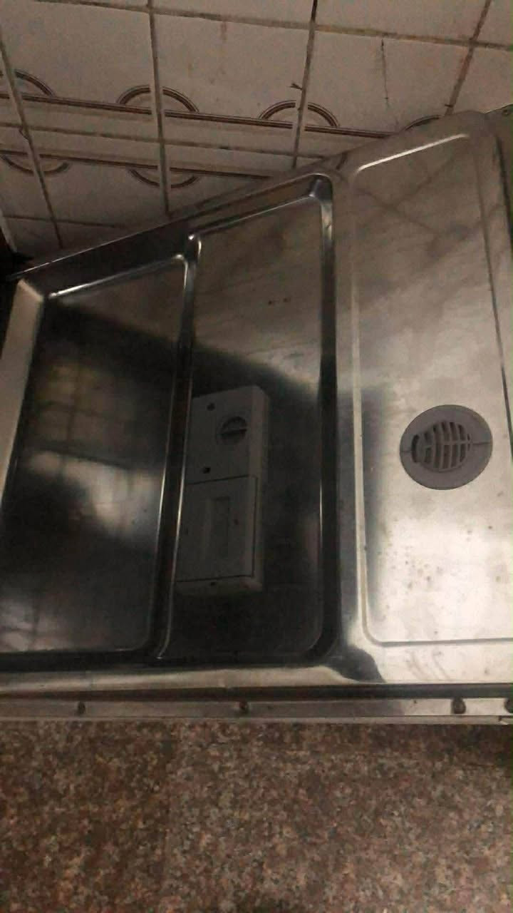 غساله صحون بلاديه نضيفه شغاله ال جي ١٠لتر ب ٢٠٠ نهايته عامريه


**إذا كنت صاحب هذا الإعلان وتريد حذفه لأي سبب، رجاءا أرسل رسالة إلى الدعم الفني**