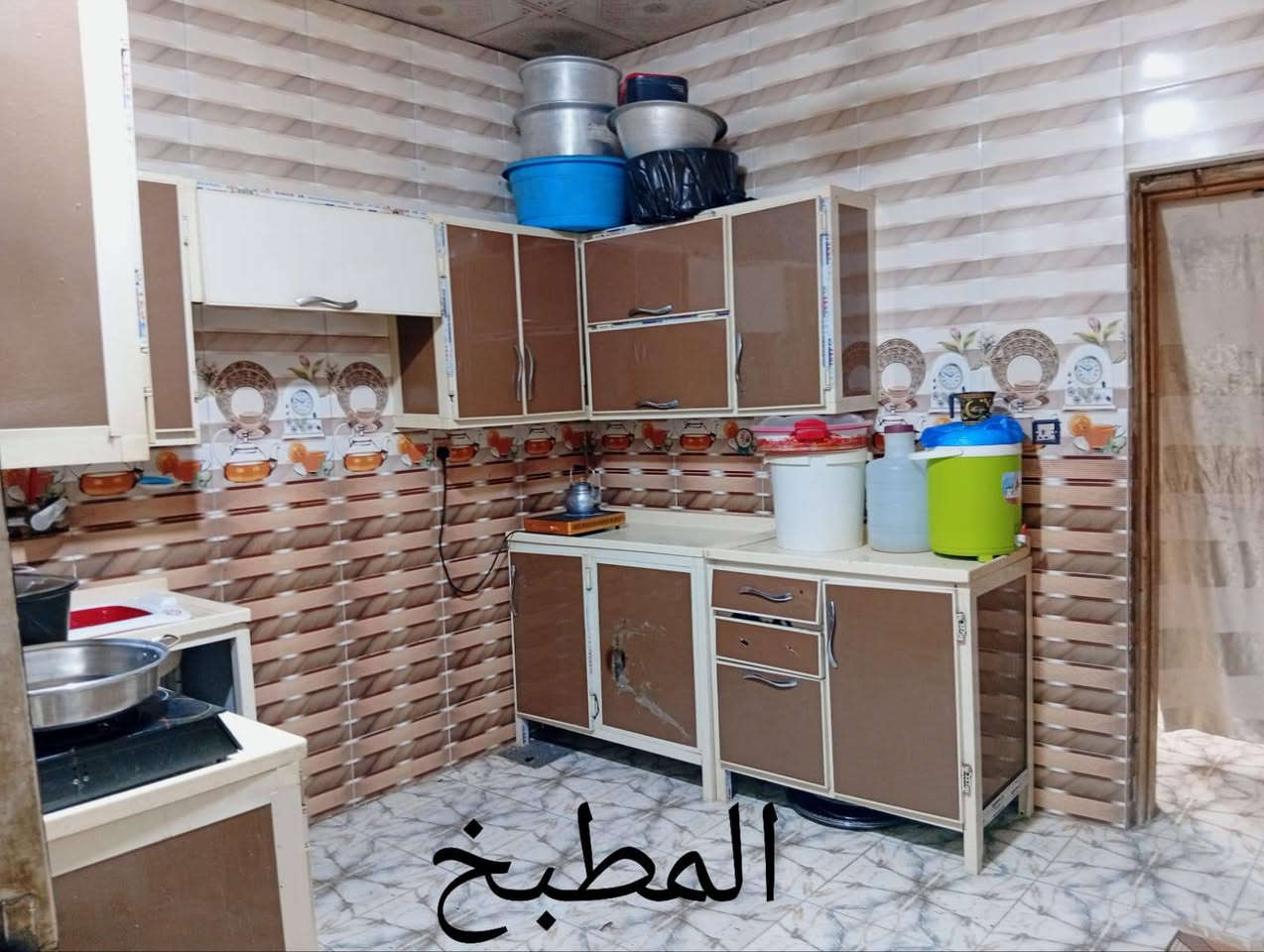 اللــــــــــــــهم صــــــــــــل على محمد وال محمد 
‏🏡 للبيع — بيت سكني في الغراف / حي الحرية
‏📍 الموقع: الغراف — حي الحرية
‏📐 المساحة: 100 متر
‏🔹 مواصفات البيت:
‏بناء طابوك
‏سقف صب كونكريت
‏يتكون من:
‏• غرفة
‏• صالة
‏• استقبال
‏• صحيات
‏• عدد 2 مناور
‏✅ البيت مناسب للسكن وبناءه مرتب.
‏📞 للاستفسار مراسله واتساب غير متواجد على الفيس 
‏***********

