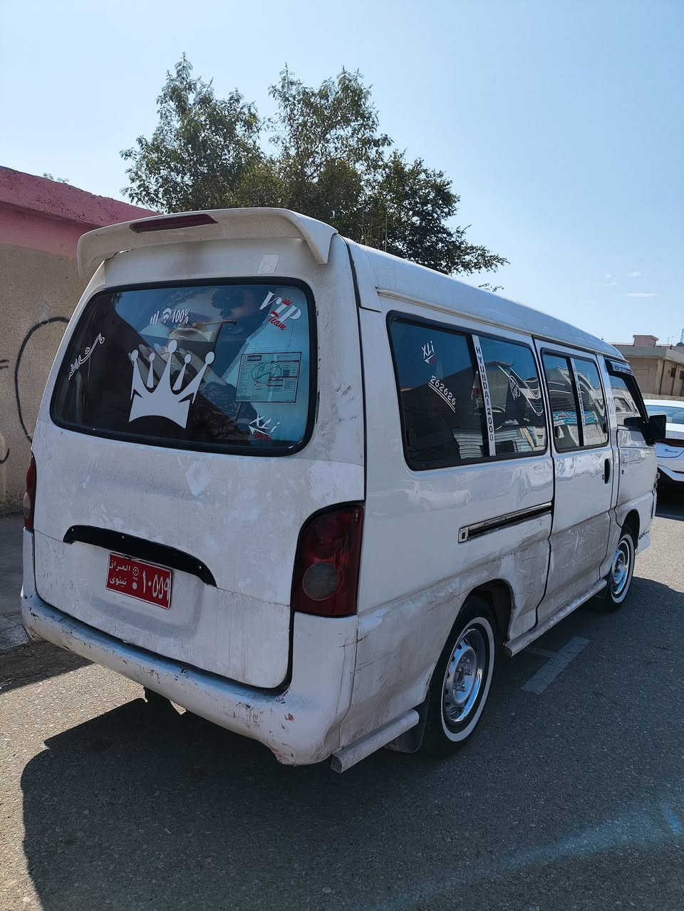 اسلام علیکم بۆ فرۆشتن ماشاءاللە
مۆدێل 2000 
 مەکینە ۆنجی تازەکان تەرح بە شەرت لۆکە مەکینەی
  ئارم سلێمانی 
گێڕی بەشەرت مەزبوت نەرم 
شاسی کامل گیانی بەشەرت
لای دەرگای سکەکەی تۆزێک شوختی هەیە بەڵام بە حیزام دەیفرۆشم
گاعی لۆک 
 هەر چوار بەرگە دەرگاکەی لۆک
سەرنیا فەرش 
 جوانکاری کاملی بۆ کراوە
سەیارەکەی تابڵێی توندو تۆڵو نەرمو خۆشە
 نوقسانی نیە ماشاءاللە
سعر 55 گڵا مەعمەلەیەکی برایانە
***********
کەلار
