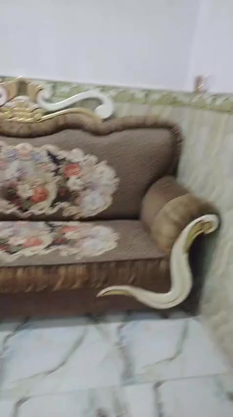 سلام عليكم
طخم اثاث مستخدم قليل 
سعر 500 المكان ذي قار زيانويه
رقم  ***********
