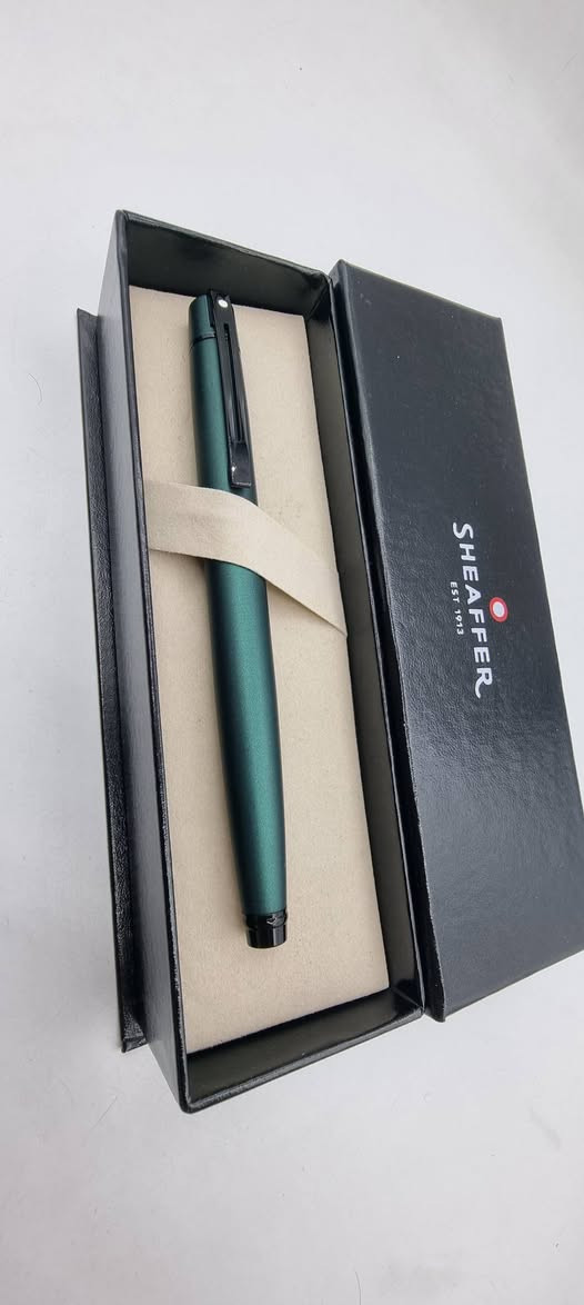 تحية طيبة  ،،،
#قلم_حبر_شيفر_300 SHEAFFERS  
       #جديد غير مستخدم  ، بالعلبة #الأصلية  + الضمان  ، 
     حجم الخط #مديم  ، لون أخضر مطفي ، Matte green 
       اصدار #مميز جدا كلاسك يمتاز بمتانة وصلابة المعدن ، 
السعر : 90 الف  ، 
يوجد  توصيل.


**إذا كنت صاحب هذا الإعلان وتريد حذفه لأي سبب، رجاءا أرسل رسالة إلى الدعم الفني**