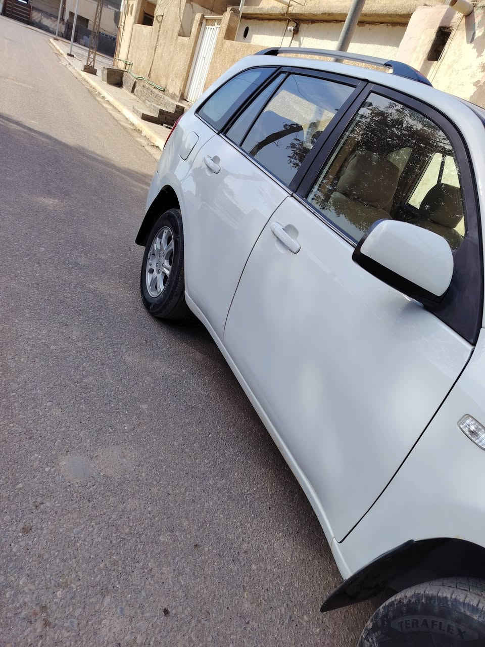 عندي تيكو لون ابيض نظيفة وحلوة. اريد  اراوسة بتكو لون ماروني  بس  كون م تبة مابي نقصص
***********
