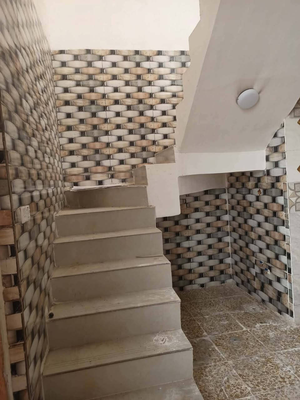 السلام عليكم مكتب عقارات الشمس  مقابيل المستشفى التركي !!!
                         بإدارة ((أحمد الگريطي))
         
          ☎️***********           
    
                        ☎️*********** 
                       
🏠مشتمل للإيجار مساحه 100م طابقين يحتوي 
الطابق الارضي// غرفه وكليدور وصاله ومطبخ ومجمع صحيات داخليه وخارجيه وطارمه 
الطابق الاول//غرفه نوم وسطح 
((مطلوب عائلة صغيره))

⁦^⁠_⁠_⁠_⁠_⁠_⁠_⁠_⁠_⁠_⁠^⁩⁦(⁠◍⁠•⁠ᴗ⁠•⁠◍⁠)⁩⁦(⁠◍⁠•⁠ᴗ⁠•⁠◍⁠)⁩⁦^⁠_⁠_⁠_⁠_⁠_⁠_⁠_⁠_⁠_⁠^⁩

🌎 الموقع حي الاكرمين قريب مدرسة علي جواد الطاهر 

⁦^⁠_⁠_⁠_⁠_⁠_⁠_⁠_⁠_⁠_⁠^⁩⁦(⁠◍⁠•⁠ᴗ⁠•⁠◍⁠)⁩⁦(⁠◍⁠•⁠ᴗ⁠•⁠◍⁠)⁩⁦^⁠_⁠_⁠_⁠_⁠_⁠_⁠_⁠_⁠_⁠^⁩

💸💰 قيمة الإيجار 300
