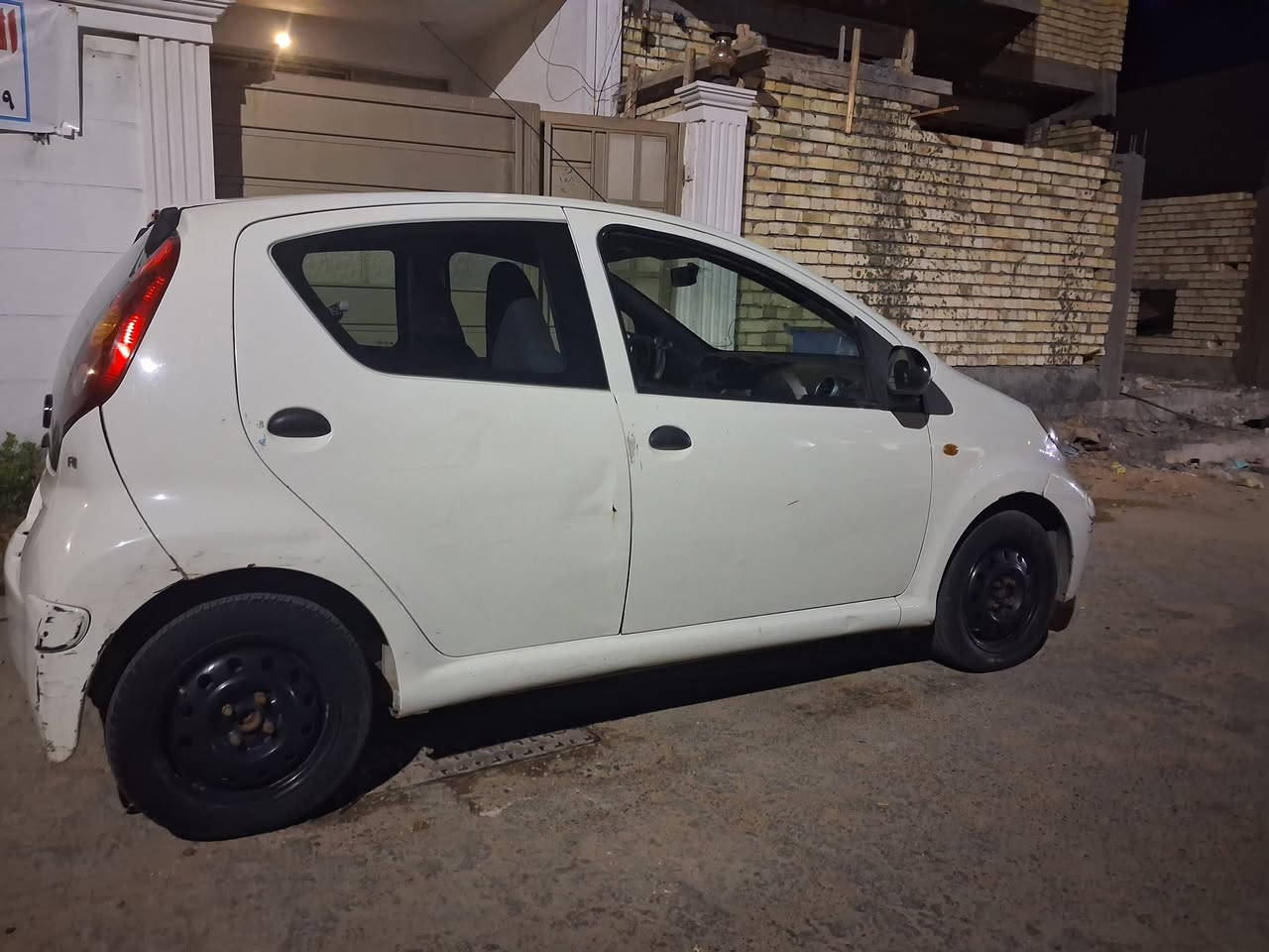 السلام عليكم BYD  F0  2013 السيارة نضيفة وحلوة مكينة جديدة كير جديد تبريد نقص غاز السعر ٤٠ ورقة كير عادي السيارة باسمي تحويل مباشر ***********
