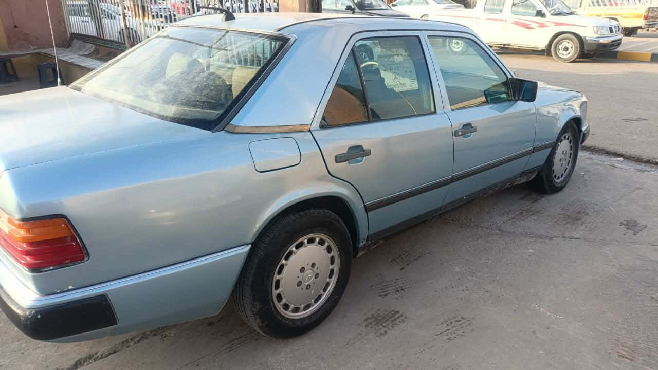 مرسيد دب كير ومحرك بطه سياره جاهزه كهربائيات شغاله سعر 20وبيها مجال ‪0772 331 8028‬
