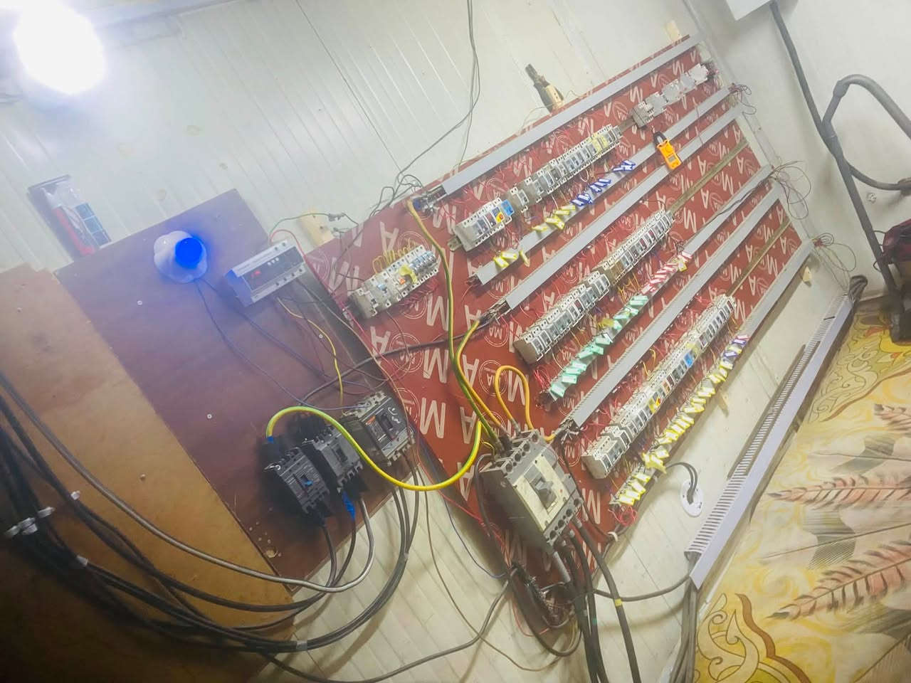 موقع مولدة للبيع
المكان / بغداد  الامين الثانيه الزراعي خلف ماركت كرار الوائلي

الحمل 550 أمبير 

بي بوردات خارجيه عدد 4 

بي مولدات نضيفات عدد 2 نوع إسكانيا DS12 

بيهه حصه 175 KV 

مساحه الموقع  عرض 5متر نزال 20 متر 

يحتوي على تانكيات عدد 3

للاستفسار على الرقم ***********
