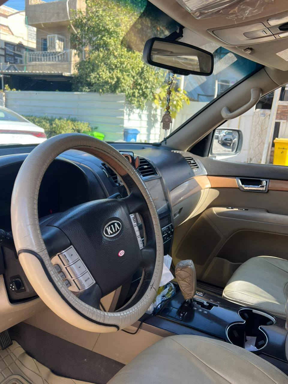 تحيه طيبه للجميع
السلام عليكم ورحمه الله وبركاتو 
كيا موهافي2013خليجي ‼️
7 راكب 
كفاله عامه 
السياره vip 
رقم بغداد الجديد
كشنات كهرباء 
تدفئه تبريد كشنات 

فتحه سقف 
ثلاجه 
تحكم ستيرن جهتين 
شاشه كبيره 
فور ويل 
دخول ذكي 
تبريد منفصل 
وباقي المواصفات المعروفه 
السعر 150 وبي مجال قليل 
استفسار اكثر ***********
