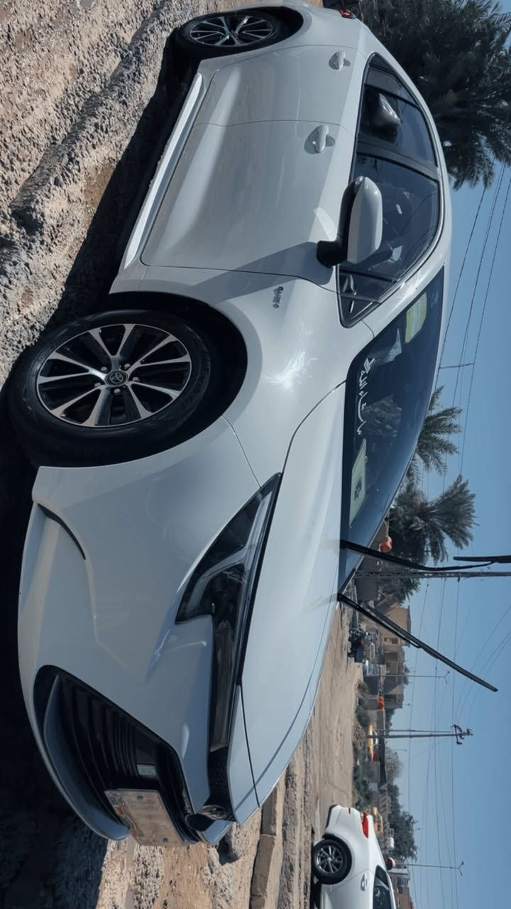 السلام عليكم
🚘 كورلا هايبرد 2025 

COROLLA 2025 🚘

📜 المواصفات 👇

🚘 خليجي 

🚘 6000 كيلو متر

🚘 الموديل 2025

🚘 سعة المحرك 1,8L

🚘 مرتبط بناقل حركة أوتوماتيكي 

🚘 عدد AIR BAG 8

🚘 سلايد رووف

🚘 لايت زينون + LED

🚘 حجم الاطار 205/55R16 

🚘 ويل كب 16

🚘 مفتاح التشغيل بصمة

🚘 دشبول ديجيتال 

🚘 شاشة اصلية

🚘 كاميرا 

🚘 مثبت السرعة Cruise

🚘 تحديد المسار

🚘 المودات والأوامر الصوتية

🚘 فحص أنظمة السيارة 

🚘 حساسات ضغط اطارات 

🚘 تبريد شاشة

🚘 قطعتين تبريد

🚘 هاند بريك بصمة

🚘 نظام مانع الانزلاق 

🚘ا ISOFIX    ايزو فكس

🚘 اوتو هولد Auto Hold 

🚘 اشارة في المرايا الجانبية

🚘 مخرج منفذ الطاقة

🚘 ا  Bluetooth 

📍 العنوان الديوانية المركز

💵 السعر 160 ورقة وبيها مجال بسيط.  

ـــــــــــــــــــــــــــــــــــــــــــــ

📳  *********** سيد علي:
