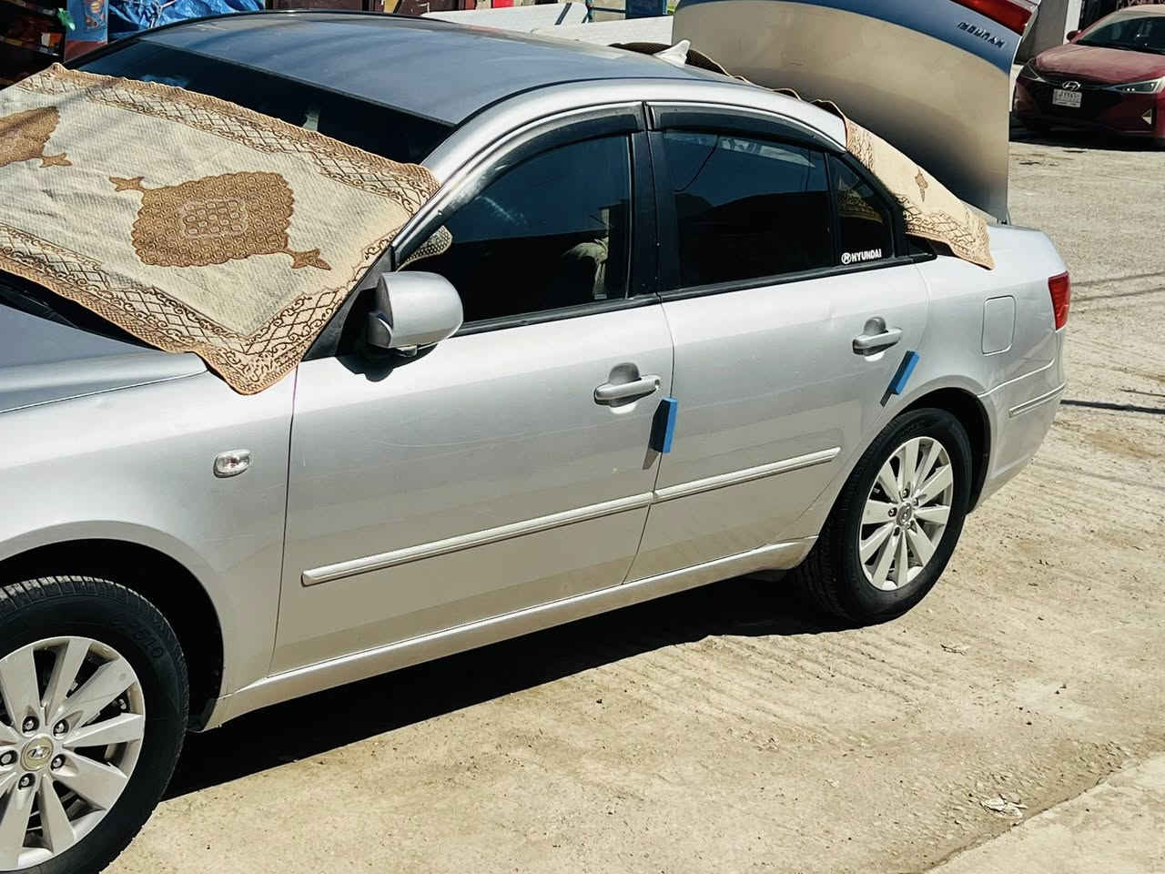 السلام عليكم سوناته للبيع 2010 خليجي مكينه2000 دوش السياره خير من الله رقم واسط سنويه جديده بسمي تحويل ثاني يوم مكان السياره واسط الصويره هذا رقمي وانتصل *********** واني خادمك مكلف بل نشر
