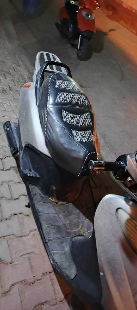 هاي دراجه للبيع ياباني مابيهة نقص فقط دخن بدايت تدخين دراجه حيل نضيفه وجديده بس عوزهة غسل كلهة تراب مكاني كوت انوار الصدر سعرهة قفل 300 قفل ***********
