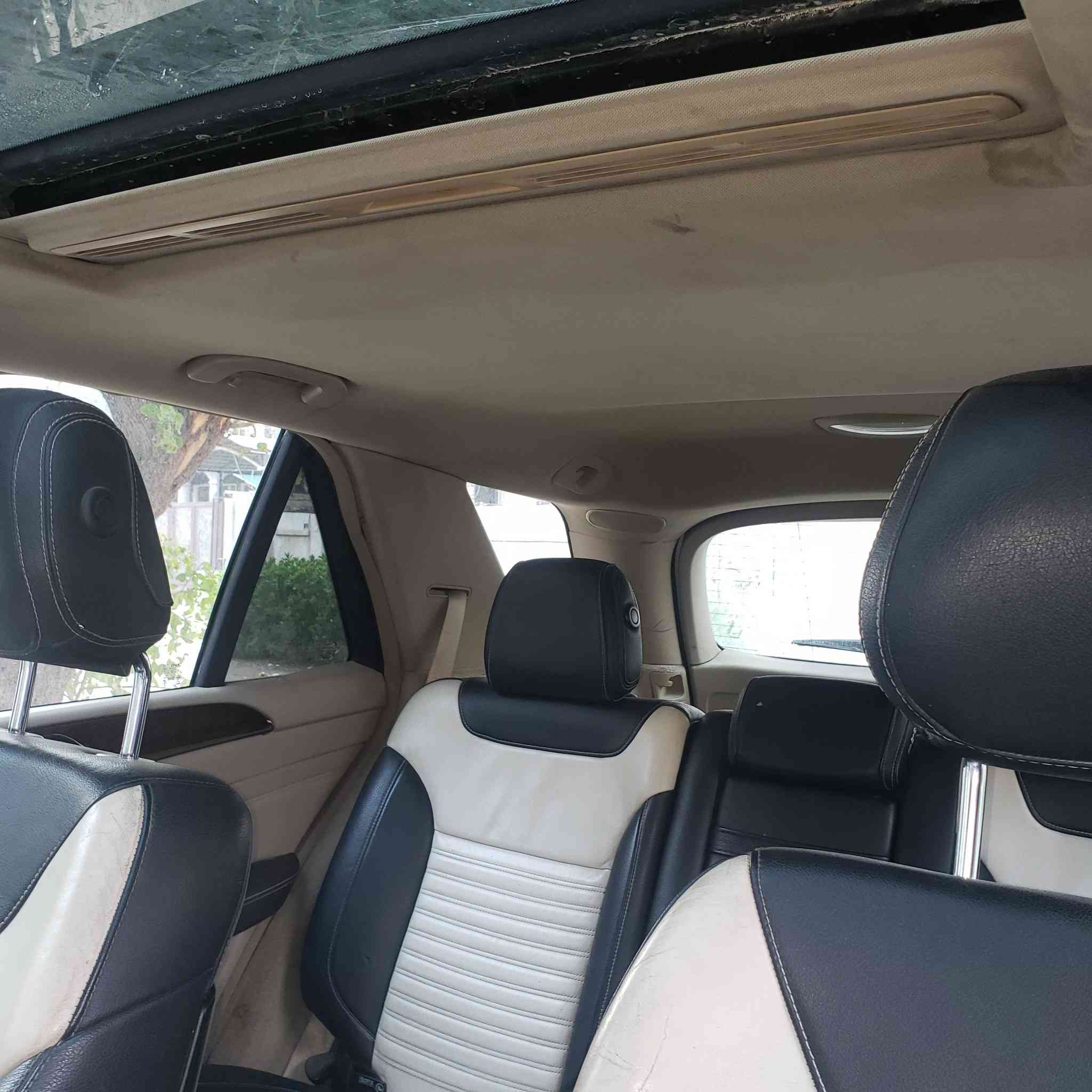 سلام عليكم
مارسدس ML350 موديل 2013 فورماتيك وارد كندي حادث نسبة غرق يعني بدون ضربة بس بيها ضربات
 خفيفة بالعراق ماشية 98000 كم  وليس ميل قابل للزيادة السيارة گير محرك مكفولة سويچ وبصمة تشغيل اربع أبواب بصمة صندوق كهرباء وبيها مواصفات هواية الضربات موضحة بالصور ولمعلومات أكثر اتصال *********** 
السعر 15000 $ يعني شده ونص غير متواجد على الفيس.
