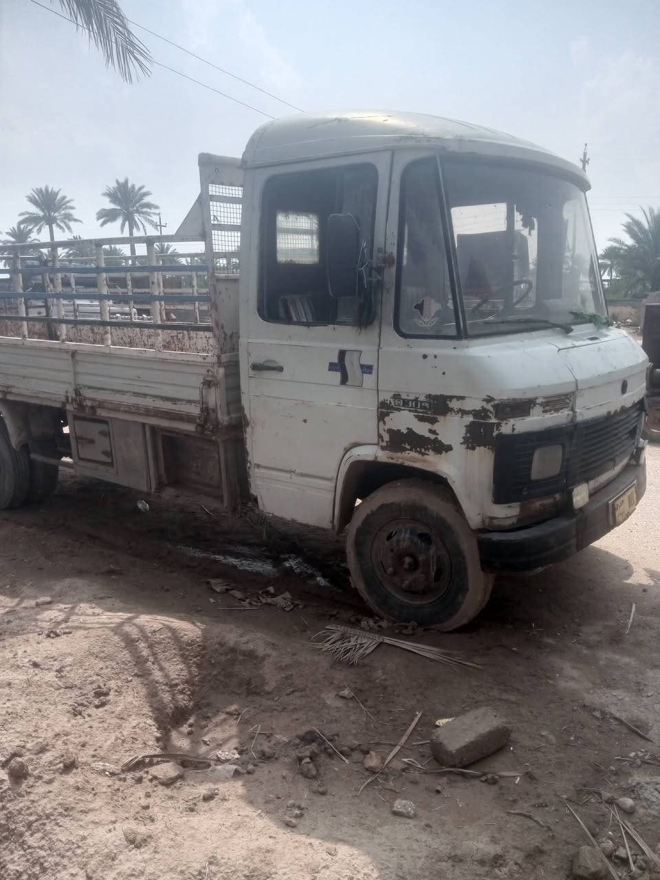 السلام عليكم سياره مرسيدس موديل 81 بلاديه للبيع مكان بابل مقفوله جير محرك اكسنت شاصي***********
