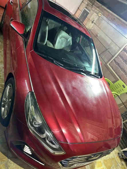 للبيع هونداي سوناتا 2018 ١/١ لمتد 
ماشية 69,000ml
وارد امريكي كلين اللون احمر 
حادث بالعراق بحافة الصندوق + جراد خفيف على القمارة 
رقم بغداد الجديد
حجم الحرك 2400 gdi 
المواصفات: 
نظام قيادة Eco+normal+sport
فتحة سقف بانوراما ٣ طگات
داخل جلد بيجي 
نظام ترحيب عند الاقتراب
بصمة+بصمة الابواب+بصمة صندوق
ويل كب 17 
شاشة لمس كار بلي ايفون+ اندرويد
شحن موبايل وايرليس
بلوتوث + ٢مخارج USB+٢ مخارج ١٢فولت
هاند بريك كهرباء 
نظام اوتو هولد + نظام توقف ( بريك )ذكي  
رادارات جانبية + كاميرا خلفية
نقطة عمياء بالمري
سماعات انفنتي دمام امامي خلفي 
بردات في الجامات الخلفية
قطعتين تبريد بيانو شاشة 
تدفئة تبريد كشنات الامامية 
تحكم كهربائي بالكشنات الامامية
تدفئة بالستيرن 
گير اوتو +عادي 
مثبت سرعة 
لايت عالي زينون دوار 
صندوق ذكي عند الاقتراب يفتح
حساس ضغط هواء الأطارات
شاشة تنبيه الاعطال
مانع الانزلاق ABS
تحكم بدرجات الاضاءة الداخليه
السعر 140 بيه مجال 
*********** Colombo
