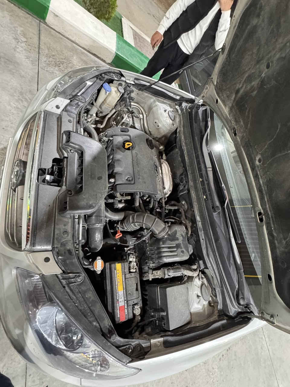 ئەڤانتی بۆ فرۆشتن 
2008
٢٥٠ مەسرفی بوو بۆم تێریتۆ
فوولل فولە
سڵاید 
مەکینە بچووکی دەکشن بەرز
هەموو شوێنێکی تازەیە
و مەسرف کراوە
لە کەلارم 

ئەگەر موشتەری نیت تەلەفوون مەکە لەگەل ڕێزدا…
0777 885 8481
