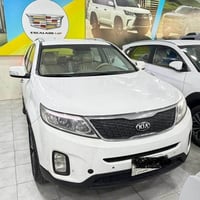 سورنتو 2014  خليجي للبيع مكينه سته سلندر  V6  السياره مكفوله بدون حادث...