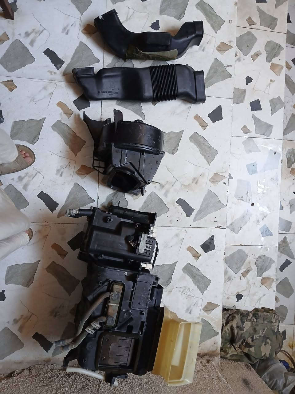 السلام عليكم عندي فريز كورلا كامل مع ملحقاته موديل١٩٩٤ يسره بلاد سعر ٩٠الف مكان البص،ه القبله شارع المدارس مجاور صيدليه زيدون هلال رقم هاتف ***********
