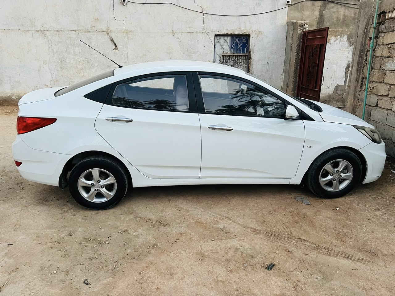 سلام عليكم  اكسنت موديل 2013 خليجي كفاله عامله كفاله مكينه 1600 او كير بل كرتون لا تنقص لا تبخير لا نضوح  تخم تاير تبريد  ثلج رقم بابل بسمي مدوشمه  غرفته جديده مكان بابل ابو غرق ***********
