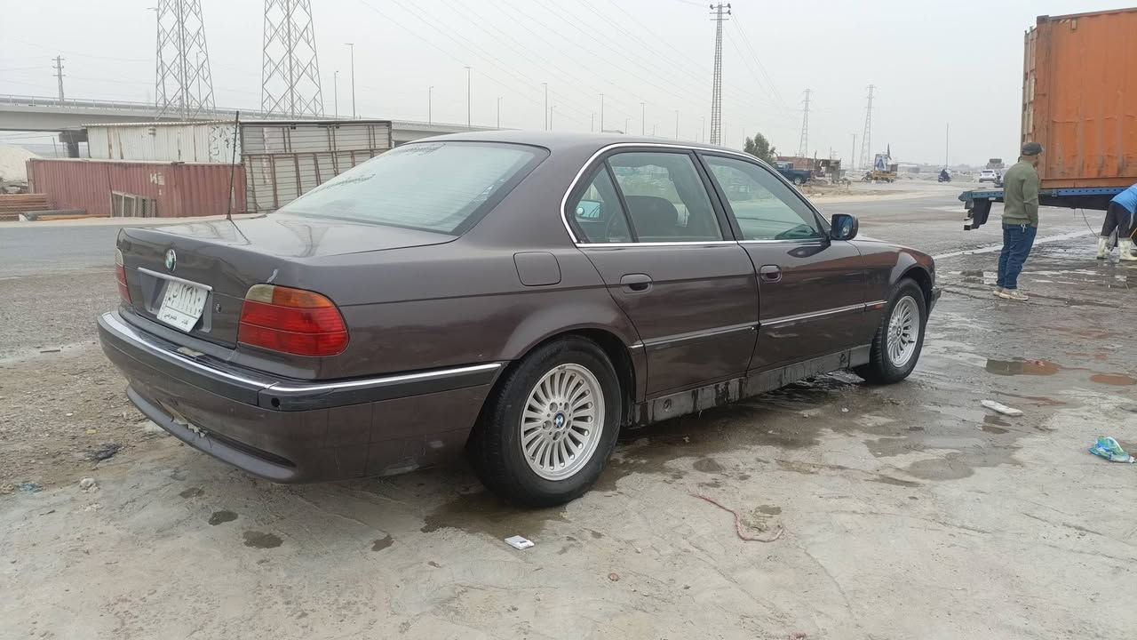 سلام عليكم
BMW خفاش/ 740i / 1995 

مصبوغه عام اثر جراد بدون خياس ولا حادث 

صدر امامي 80/100

صدر خلفي 80/100

الغرفه الداخليه 80/100

كفاله كير + محرك 

كهربائيات كلهه على البلاد من الدعاميه للدعاميه 

لايتات عالي ناصي زنون درجه اولى 

الشراي يستلم سياره بيهه ارقام انكليزي 

السعر ( 65 ) وبيهه مجال حق الجيه 

 رقم الهاتف *********** فقط واتساب 

المكان السياره البصره
