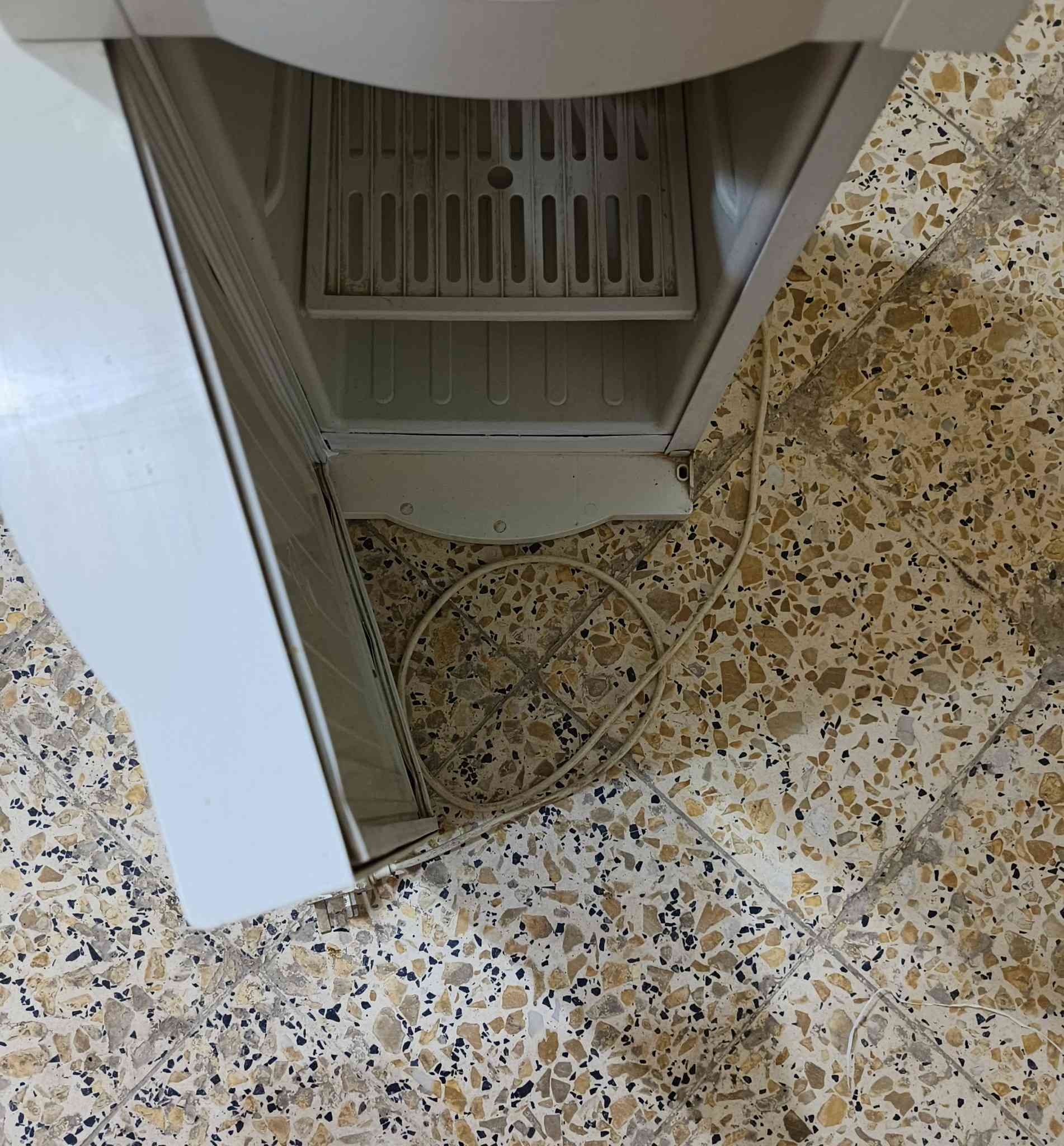 للبيع
براد مي(حار وبارد) شغال كلشي مابي كله ونضيف كلش شرط ع فحص تاخذهه ثلاجته شغاله هم كامل شراي يجي خاص اجاوبك.


**إذا كنت صاحب هذا الإعلان وتريد حذفه لأي سبب، رجاءا أرسل رسالة إلى الدعم الفني**