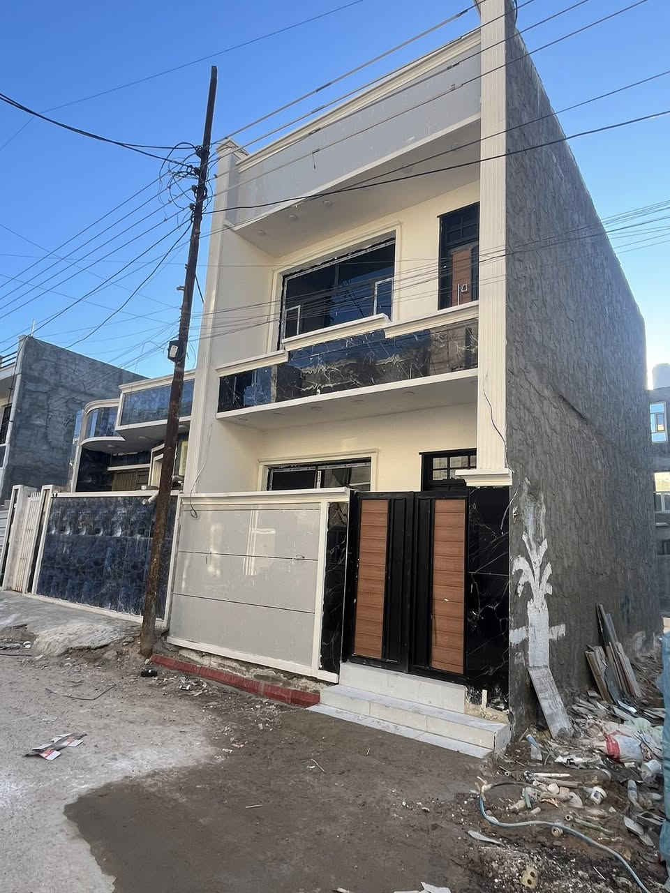 📍 الدوره – البوعيثه / مجمع سلطان

🏡 بيت 50 متر – طابقين 
✨ فول تصميم مودرن جاهز للسكن

🔹 يتكون من:
• طابقين  مرتّبات
• حمام 
غرفتين نوم و مطبخ و استقبال
• تشطيب راقٍ مع واجهة بورسلين
• ديكورات داخلية مرتبة

💰 سعر خيالي وما يتفوت
📞 ***********
