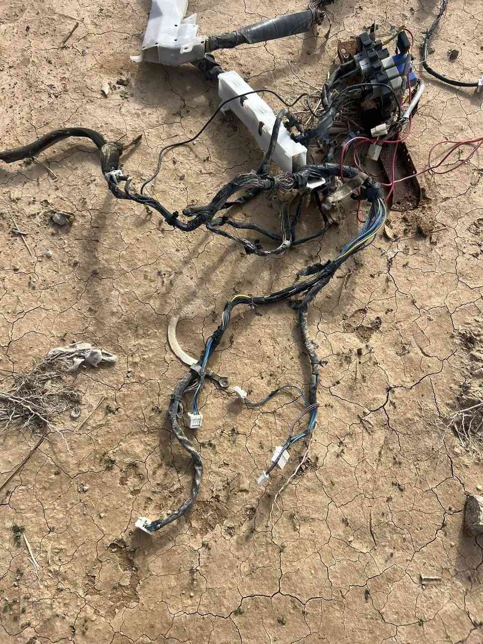 السلام عليكم غراض باص نسيان ام القنبوره للبيع موديل 2007
قيم وأخذ 
***********
