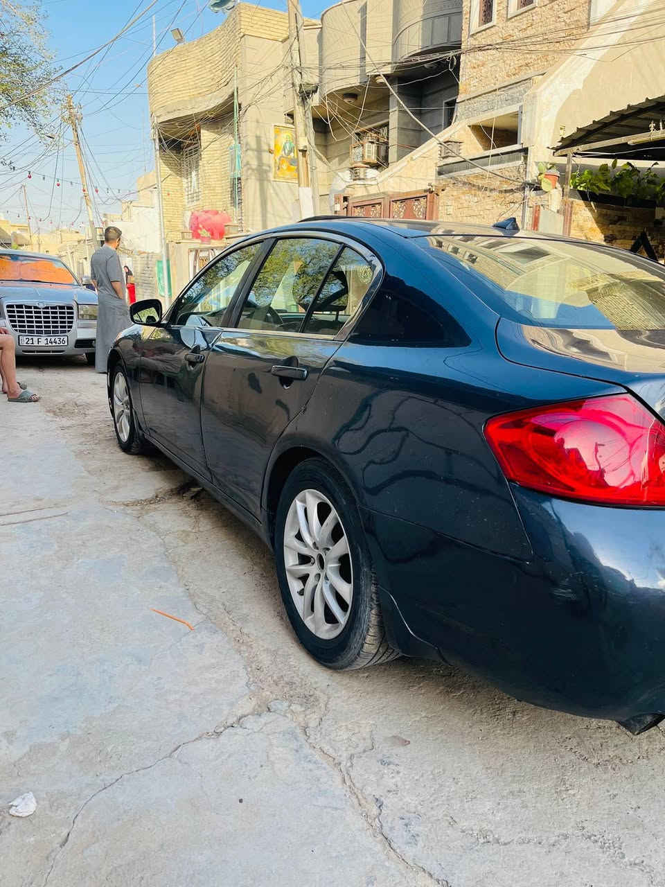 السلام عليكم 

انفنتي G37x 

مديل /2009
    المحرك: V6 سعة 3.7 لتر
كود المحرك: VQ37VHR
عدد الأسطوانات: 6 سلندر DOHC 24V
القوة: 320 حصان عند 7000 RPM
العزم: 360 نيوتن متر عند 5200 RPM
نظام الدفع: دفع خلفي RWD
ناقل الحركة:
أوتوماتيك 7 سرعات
أو عادي 6 سرعات (بعض نسخ Sport)
التسارع 0-100 كم/س: حوالي 5.6 – 5.9 ثانية
السرعة القصوى: 250 كم/س إلكترونياً  

🔥السعر (80)$ وبيها مجال قليل 🔥
☎️***********

