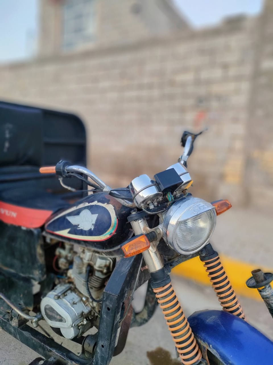 سلام عليكم
ستوته MTR رقم وسنويه رقم اسود 

كهربائيات كلها شد جديد وشغاله 

محرك خير من الله  
 
ستوته عوزها بس صبغ ..
الكمان واسط قضاء الحي 
*********** واتساب 
 
سعر 600 وبيها مجال
