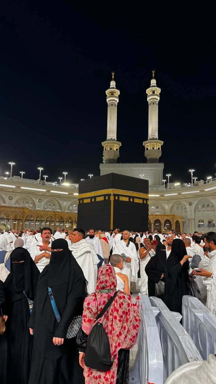 لا زلنا مستمرين مكم بعرض عمرة الشهر الثامن
 وبسعر 300 دولار شاملة الفيزا النقل والسكن ..
 واتساب *********** مثنى بهجت العاني
