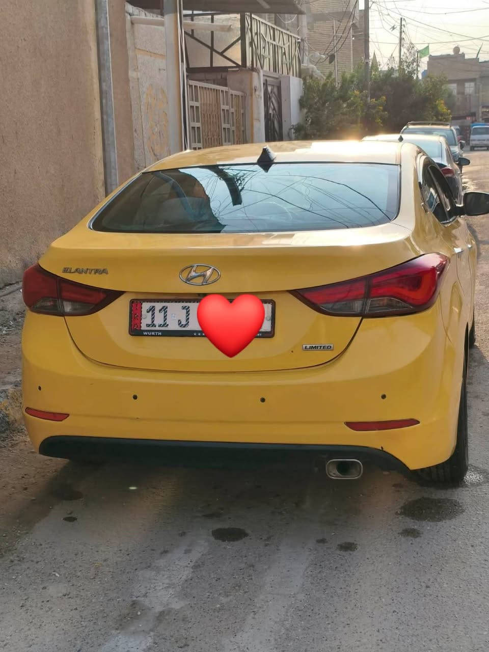 سلام عليكم الانترى موديل 14 فول مواصفات ما عدى بصمه أو سلايت روف تحكم ستيرن جهتين كشن كهربائي كامره مسجل شاشه صغيره حساسات خلفيه  ضربتهه دعاميه أو لبنيد فقط لا لغد ولا شواصي كما موضح في الصور الحادث أو مصلح نفسهن سياره ليبل واحد تخم تاير سياره جاهزا كبل للشارع رقم تليفوني   السعر 110 أو بيها مجال***********
