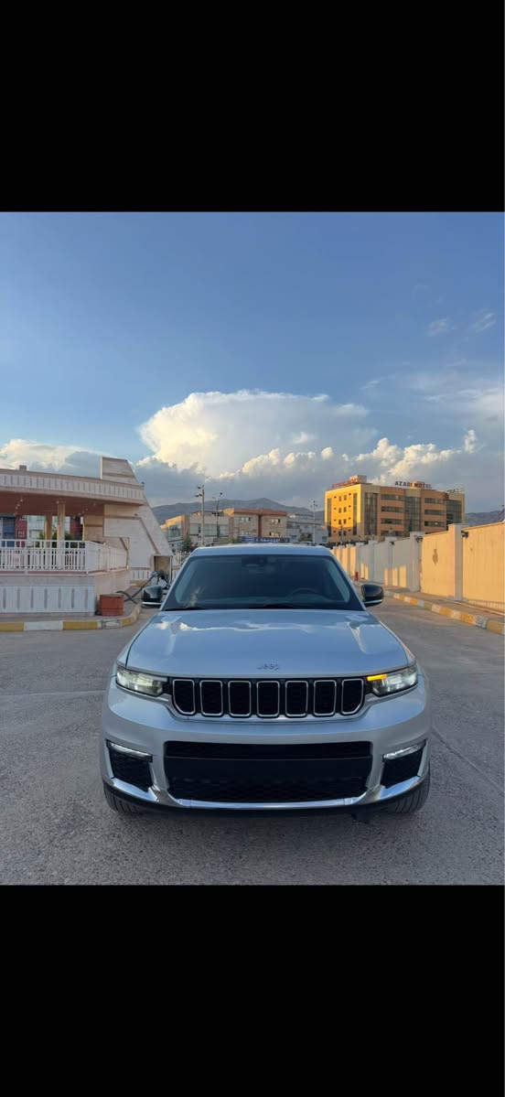 ‏‎جيب كراند شيروكي LIMITITID.L موديل : 2023
السعر :225 
اللوان : سلفر 
عداد المسافة :22 الف كم 
حجم المحرك : 3.6L V6 (6.سلندر)
السياره وارد أمريكي  ✅
ملاحطة السيارة : 3 قطعة  صبغ  و شبر  بل سقف صبغ فقط و اثنين مكان PDR بدون  نقطه دواخل 
سياره بچم كبس بدون دواخل 
شاصى+ لغد + بطانه+ راديتر + تكم + رادار  كله مكفول ✅ 
‏‎
المواصفات : 𝐋𝐈𝐌𝐈𝐓𝐄𝐃.𝐋
‏‎
فــول فــول مواصــفــات 1/1 ماعاد فتحه 

دةبل اكسل : 𝟒𝐱𝟒
كيج الكتروني
ابواب بصمة 
‎بصمة تشغيل 
تشغيل عن بعد(𝐑𝐞𝐦𝐨𝐭𝐞 𝐒𝐭𝐚𝐫𝐭)
خمس كاميرات  360 درجه 
اوتو پارك 
شاشة دشبول ديجيتال
شحن وايرليس
اوتو ستارت(𝐀𝐮𝐭𝐨 𝐒𝐭𝐚𝐫𝐝)
 اوتو ستوب(𝐀𝐮𝐭𝐨 𝐒𝐭𝐨𝐩) 
‎رادار امامي ( تحديد مسار )
‎رادار جانبي  ( نقاط عمياء )
‎رادار خلفي ( التحذير من الاصطدام )
‎حساسات امامي
‎حساسات جانبي 
‎حساسات خلفي 
كشنات جلد 
‎كشنات كهربائي
‎كشنات خزن+ميموري 
‎كشنات تبريد
‎كشنات تدفئة
تحكمات اسيرين
‎استيرن تدفئة
‎تبريد لمس
‎تبريد مركزي
 ‎صندوق شفط كهربائي 
لايتات 𝐋𝐞𝐝 عدسة زينون
بلوجكتوات 𝐋𝐞𝐝 
بكلايتات 𝐋𝐞𝐝 
‎ويل كروم
 
وبعد هواية مواصفات…
‏‎تفاصيل اكثر الاتصال علی ارقام التاليه 

‏ WhatsApp - Vibir 
***********☎️‏‎

عنوان📍عقره اكر, نينوى
