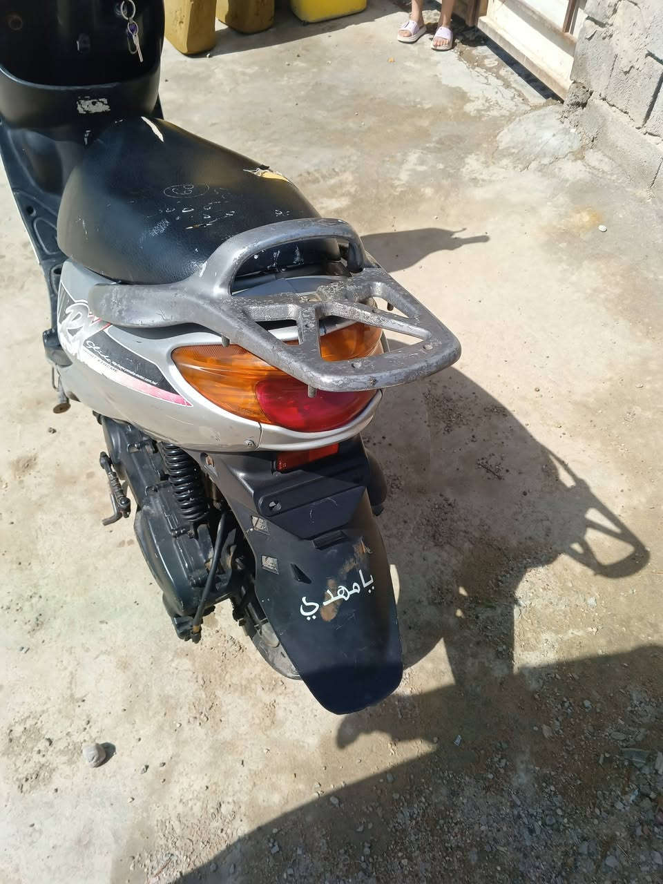 السلام عليكم شباب دراجه للبيع اكزز ياباني السرعه 100 دراجه كلها شغاله نگره سلف كيج بانزين شغال اشاير شغاله نقص بس رون مال سرعه مابي قمجي دراجه خير من الله السعر 250 وبيها مجال قليل العنوان بغداد حي السلام خلف مركز الخنساء قرب مستشفى الفضيليه العام رقم الهاتف *********** متواجد واتس اب فقط
