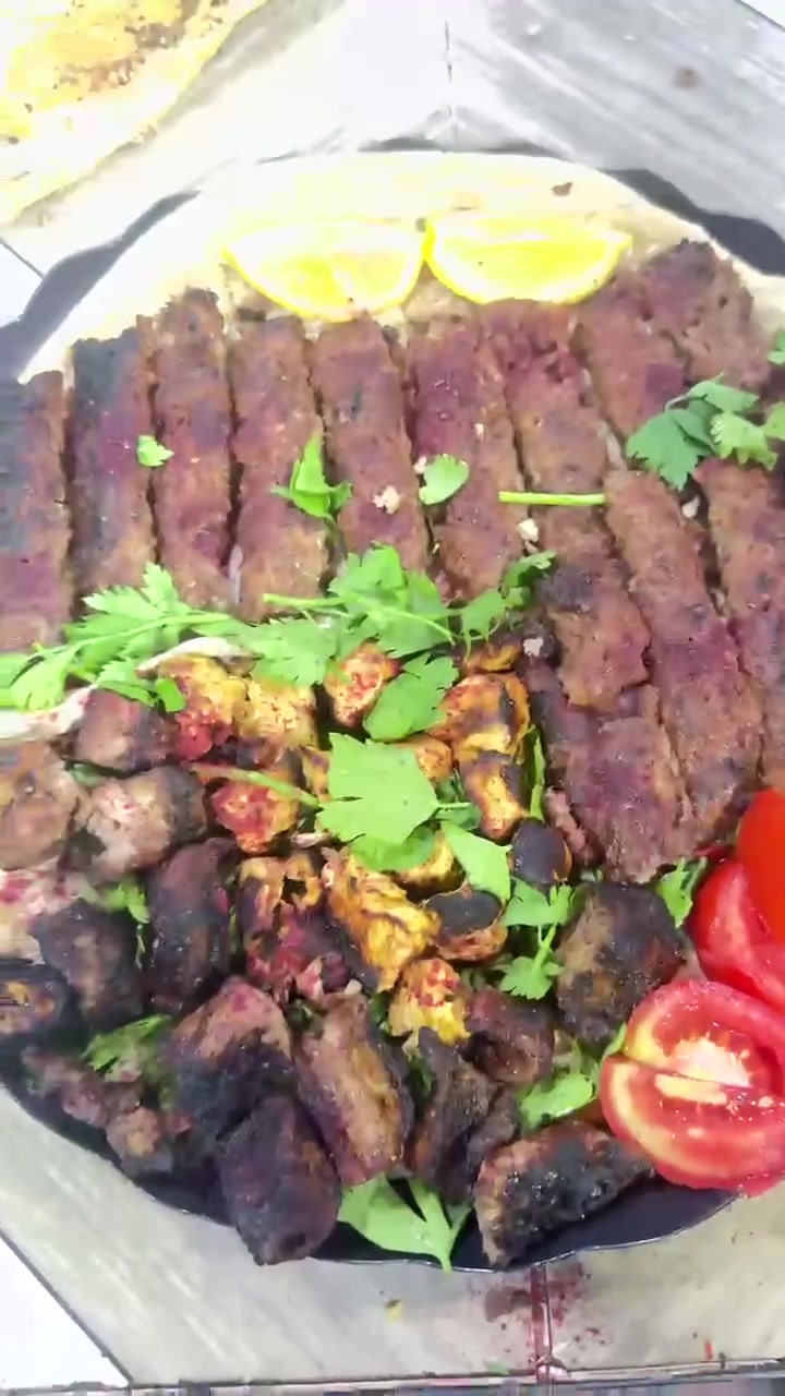 عرض اليوم كل هاي ب  14 الف وتوصيل مجاني 
تحتوي ع 

تكه لحم 
تكه دجاج 
معلاك 
كباب لحم 
كباب دجاج 
ومقبلات ❤️

الرفاعي /شارع 40/ قرب بيتزا هاوس 
للطلب الاتصال: ☎️***********
