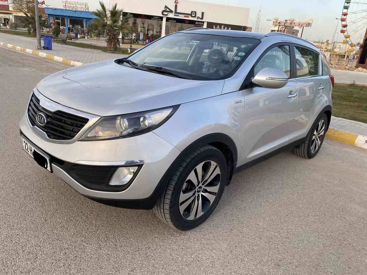 � للبيع – سيارة بحالة ممتازة
النوع: كيا سبورتج
الموديل: 2012
الوارد: خليجي
اللون: سلفر 
الممشى: 105 الف 

✨ المواصفات:
• لدات امامي 
• كاميرا خلفية وحساسات
• كشن كهربأي
• فتحة سقف بنراما 
• تحكم بالمقود
• تكييف بيانو 
 . فور ويل AWD
 . اشارات بل مراية + مرايات كهرباء

🔧 حالة السيارة:
• محرك 2400 دوش مبدل كازكيت فقط 
• اربع قطع صبغ فقط رش
• نظيفة جداً من الداخل والخارج

📍 الموقع: الديوانية
💰 السعر: (يذكر عند الاتصال / قابل للتفاوض)

📞 للتواصل: ***********
