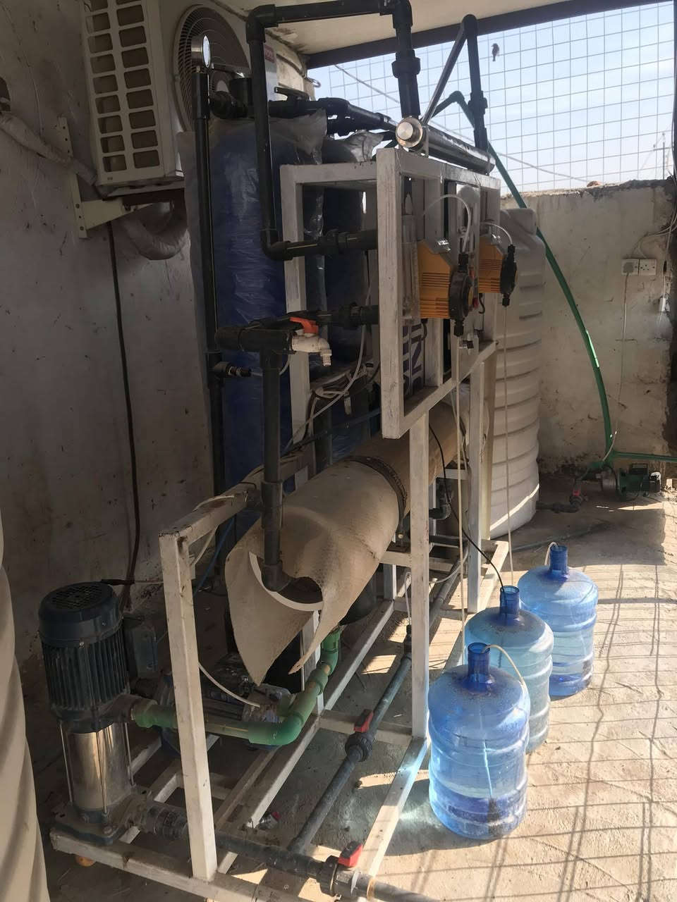 محطه مي ارو للبيع 1000بل ساعه نضيفه استخدام سنه 
واحده كلش نضيفه كامله ويهه متطور ترس خزانت 2000لتر 
أملاحه كلش قليله تحت ال12
للاستفسار ***********
مكان بغداد تاجي قرب كليه الرشيد
