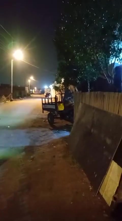 *للبيع بيت في حمدان المعاريف*

مساحة: 120 متر
طابقين: وقف سني
- الطابق الأول: ديوانية، مطبخ، هول، خرفة
- الطابق الثاني: صطح، 3 غرف، حمام داخلي
صحيات خارجية
حديقة على جانبين البيت
اتصل: ***********
