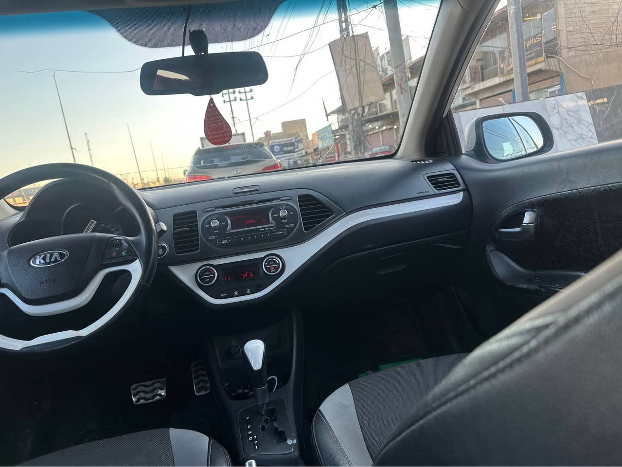 سلام عليكم لبيع بيكانتو مديل 2015 فول مواصفات 1/1 كفاله عامه لا ضربه لاصبغ لاتبديل لا فتح لا بارد فتحه بصمه لد مامي لد خلفي كشنات جلد تبريد بيانو مري شفط تخم تاير كير محرك حداديه تبرد مكفولات سعر ٨٨ وبيه مجال رقم اربيل تحويل وكاله مضمونات رقم الهاتف *********** النجف, العراق
