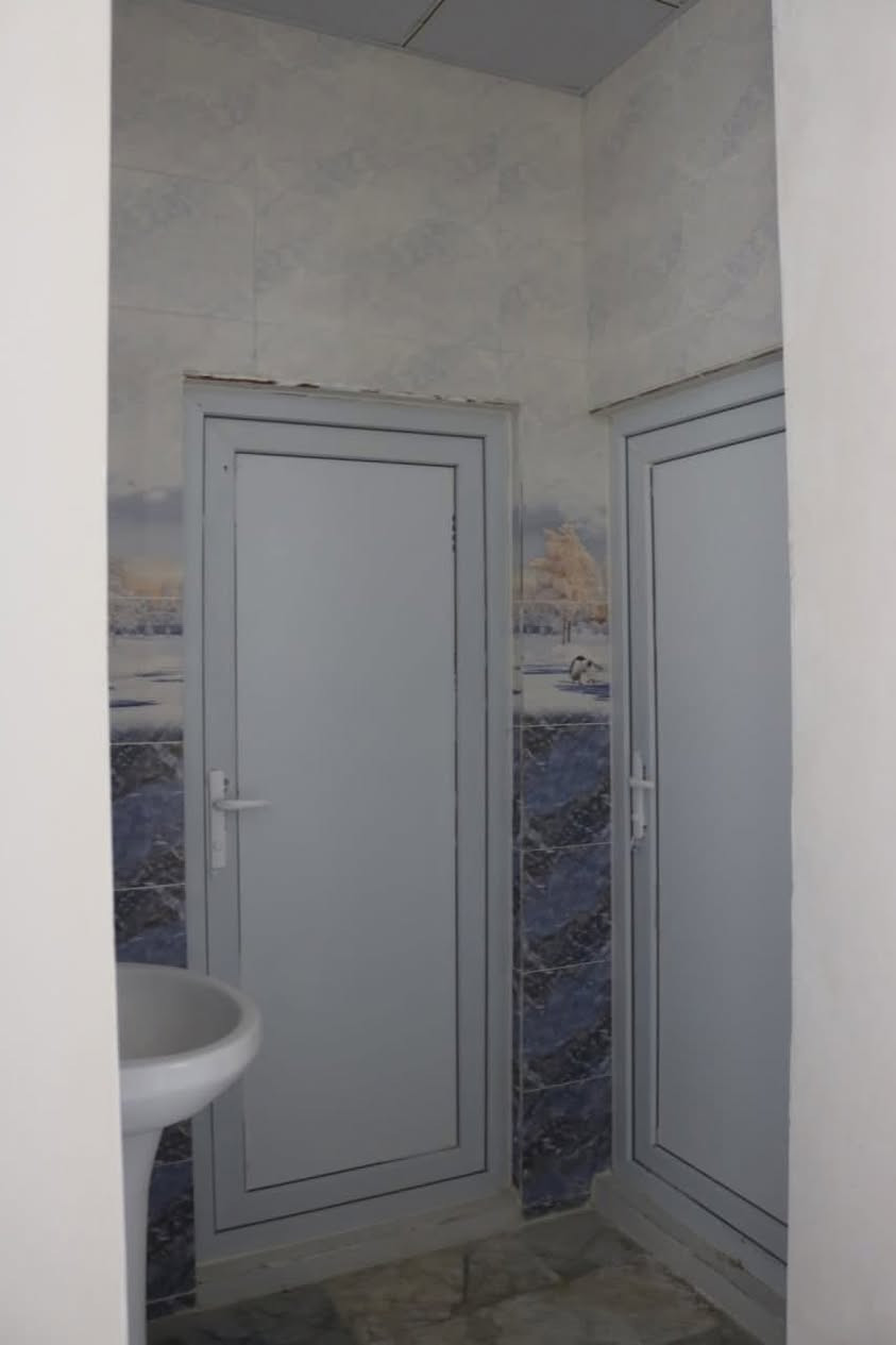 دار للبيع في مجمع السلام السكني
مساحة الدار 200 م
طابق ونص متكون من (2 غرفه +صاله +استقبال
+مطبخ +حديقه +كراج+2مناور +3 صحيات)سعر الدار 190 مليون باقي ع الدار مطلوب 30 مليون بي مجال للشراي 
عنوان المدينة:
كربلاء / الحر / قرب المستشفى التركي / بعد السيطره 55 ثالث مشروع يسارا 
للأستفسار أكثر يرجى الاتصال على                                 
 ‭0772 564 7150‬
او واتساب  ***********
