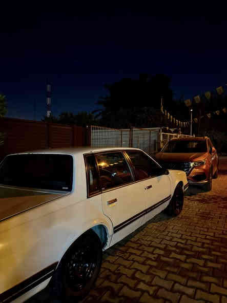 السلام عليكم شباب 
حبايب سلبرتي 89 للبيع 
السياره مصبوغه عام اني هيج اخذته 
رقم بغداد نكليزي هزه جديده
مكاني بغداد الاعظميه شارع الضباط 
***********
السعر 25 ورقه
