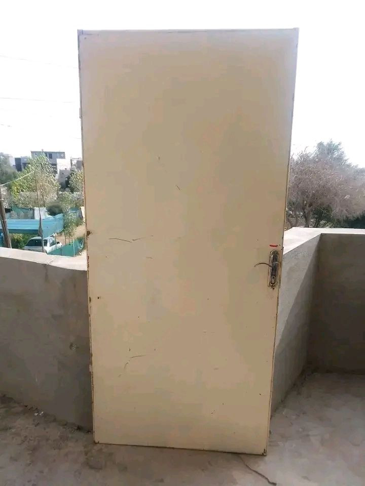 · براميل عدد ٥ (٣ كبار + ٢ صغار)
  الكبير على ٢٠ قفل
  الصغير على ١٠ قفل
· مدات عدد ٤ طول المدة ٦ متر (جديدات مامستعملات)
  الزوج على ٨٠ قفل
· تانكيات بلاستيك ٥٠٠ لتر عدد ٢
  الواحد على ٢٥ قفل
· باب حديد ثگيل بدون جرجوبة قياسه (طول ٢ متر × عرض ٩٠ و٣١ سم)
  السعر ٣٠ قفل

اسعارهم ثابته / رجاءا بدون معاملة شراي يدخل خاص
المكان: كركوك، دوميز، منطقة ٥٥


**إذا كنت صاحب هذا الإعلان وتريد حذفه لأي سبب، رجاءا أرسل رسالة إلى الدعم الفني**