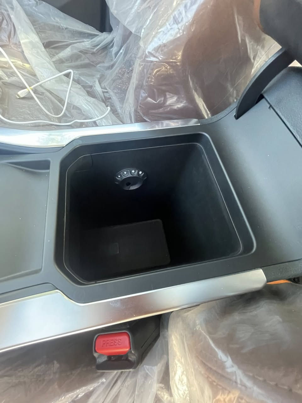 سلام عليكم عدي سياره جيلي ازكاره موديل 2023. كير ومحرك مالها فولفو السياره امل الظمان مال شركه. دهن وفلتر ع شركه سياره. كارتون كلها جديد ماشيه 10 تالاف تحويل ثاني يوم سياره. كلشي بيها كامرات 360 درجه داير ميدور سياره حساسات اعلى فئه هاي سياره محركه 1500تيربو  بانوراما كلها جام تبريد قطعتين دبل اكزوز صالنصه ثلاجه بيها هواي مواصفات بسياره ردارات جام كهرباء كليته ماكو شي مابيها السياره الله شاهد سعرها 170وبيها مجال السياره امل الظمان دهن وفلتر ع شركه ماشيه 10تالف زيرو سياره *********** وهاذ رقمي بيها مجال. انشالله انتبها وركز امل الظمان ومكفوله
