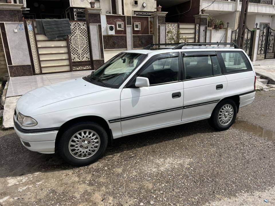 سلام عليكم أوبل استرا موديل 1994 محرك 20 كير عادي جامات اماميه كهرب ققل مركزي بور ستيرن فتحه سقف 5 ويل كب السياره وضع شركه رقم أربيل الجديد سنويه إلى 2029 السياره بدون صبغ سعر 60 و بيها مجال مكاني موصل للاستفسار اكثر على الرقم ***********.
