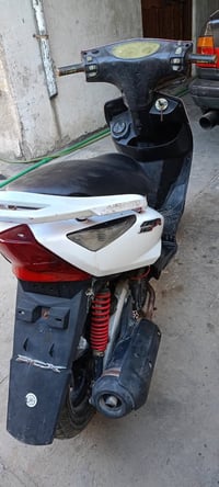 دراجه ياماها ثعلب للبيع شغاله وشلعه حلوه السعر 300 بيه مجال 0776405139...