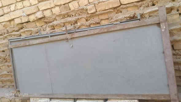 سلام عليكم عندي هذني البيبان والشبابيج وقفاصه للبيع للإستفسار ***********
