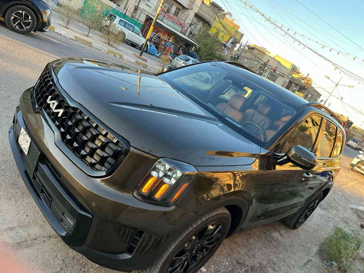 2024 kia telluride SX PRESTIGE X-LINE
بلاك ايديشن أعلى فئة 
أعلى مواصفات فول 1/1
رقم بغداد باسمي تسجيل جديد
لون جوزي بني مميز 
5 رادارات بكل الاتجاهات
6 كاميرات محيطية ومراقبة الطريق
5 وضعيات قيادة 
مع وضع القطر (الجر) الثقيل والمتوسط والخفيف
وضع الهبوط عند المنحدرات
مع امكانية فصل التركشن
حساسات امامية خلفية وتوقف ذاتي 
قيادة ذاتية تفاعلية 
فتحتين بالسقف
انارة محيطية متغيرة
شحن لاسلكي ومليئة بفتحات الشحن بكل السيارة 
الحفاظ على المسار
كشنات الامامية وخلف السائق تدفئة تبريد
كشنات امامية كهربائية بالكامل مع خاصية المساج للسائق
طي الكشنات كهربائياً ويدوي
سقف كنتارة كشنات جلد النابا 
هوك خلفي وبردات والكثير الكثير من المواصفات
السيارة ماشية 31 الف كيلومتر وليس ميل
صور الحادث مرفقة مع سونار بالعراق بعد التعمير
صبغ بالجهة اليمنى بسبب شخط اثناء النقل موضحة بالسونار
سعرها 318 قفل سعرها مناسب لأن مستعجل بسبب ظرف خاص 
مكاني كربلاء أو جامعة كربلاء 
اللي يحب يتصل وكل الهلا بيه
***********
