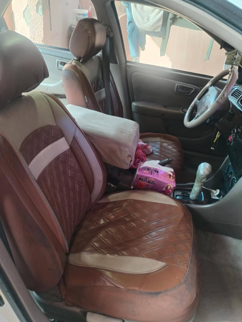 سلام عليكم كامري موديل 2001 سياره نضيفه نفس بل الصوره مجوده 
تخم تاير كير محرك خير من الله مابيها نقص برقي الساره مابيها ضربه فقط صبغ حزام وارد امريكي محرك 2200 رقم  بغداد  دولي تحويل مباشر 
تبريد تتفه كلشي شغل ماكو اي نقص تشغل وتروح 
السعر 85 وبيها مجال حك الجيه مكان الفلوجه الصقلاويه 
رقم صاحب السياره 
***********
***********
